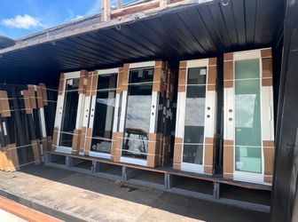 Hurricane impact French front doors | Puerta de impacto