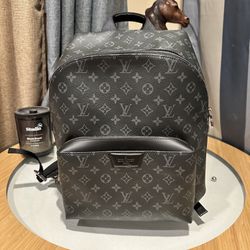Louis Vuitton Backpack (men)