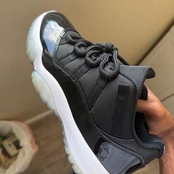 Jordan 11 Space Jam