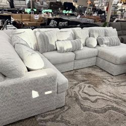 sectionals / same day delivery/no credit needed