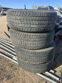 Llantas están Un Poco Usadas 