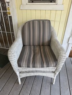 White Wicker Outdoor Armchair with Cushions