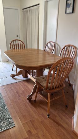 Table 4 chairs
