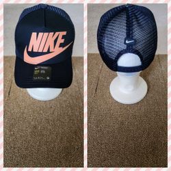 NIKE SNAPBACK HAT. 