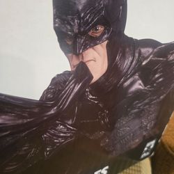 DC BATMAN STATUE