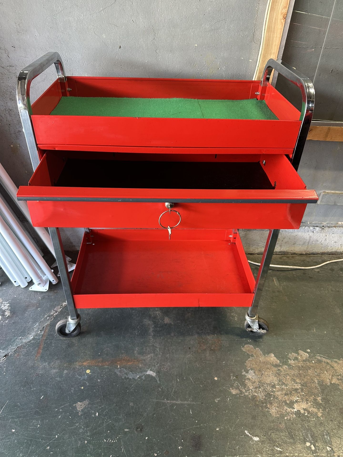 Snap on Incorporated 3T Tool Cart