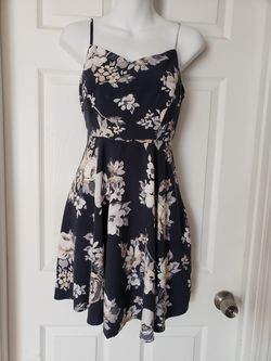 Junior's Dress Size Small