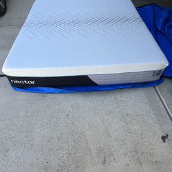Nectar Premier Hybrid, King Mattress, Like New