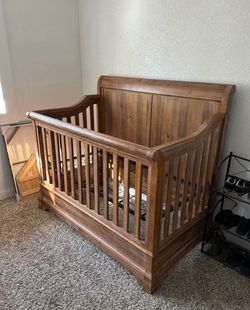 Bertini Pembrooke 5-in-1 Convertible Crib (Natural Rustic) – Great Deal!