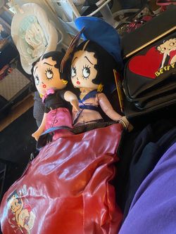 2 Betty boo purses n 2 Betty boo dolls.