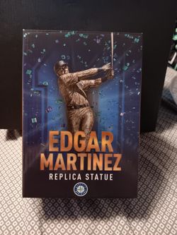 Edgar Martinez Replica Statue