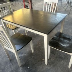 SUPER BEQUTIFUL  SOLID WOOD DINING TABLE WITH 4 Chairs Almost New