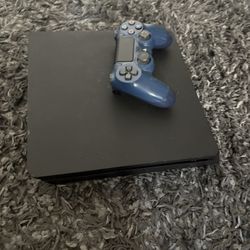 PlayStation 4 / PS4