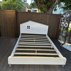 Lapday Full Size Wood Platform Bed Frame with with House-Shaped Headboard