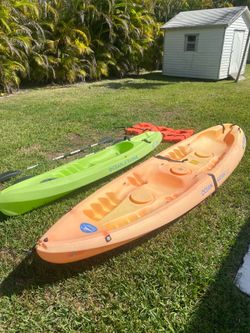 2 kayaks, 2  double sided adjustable seats paddles, 3 basic life jackets (Everything listed is included with the price, all sold together)