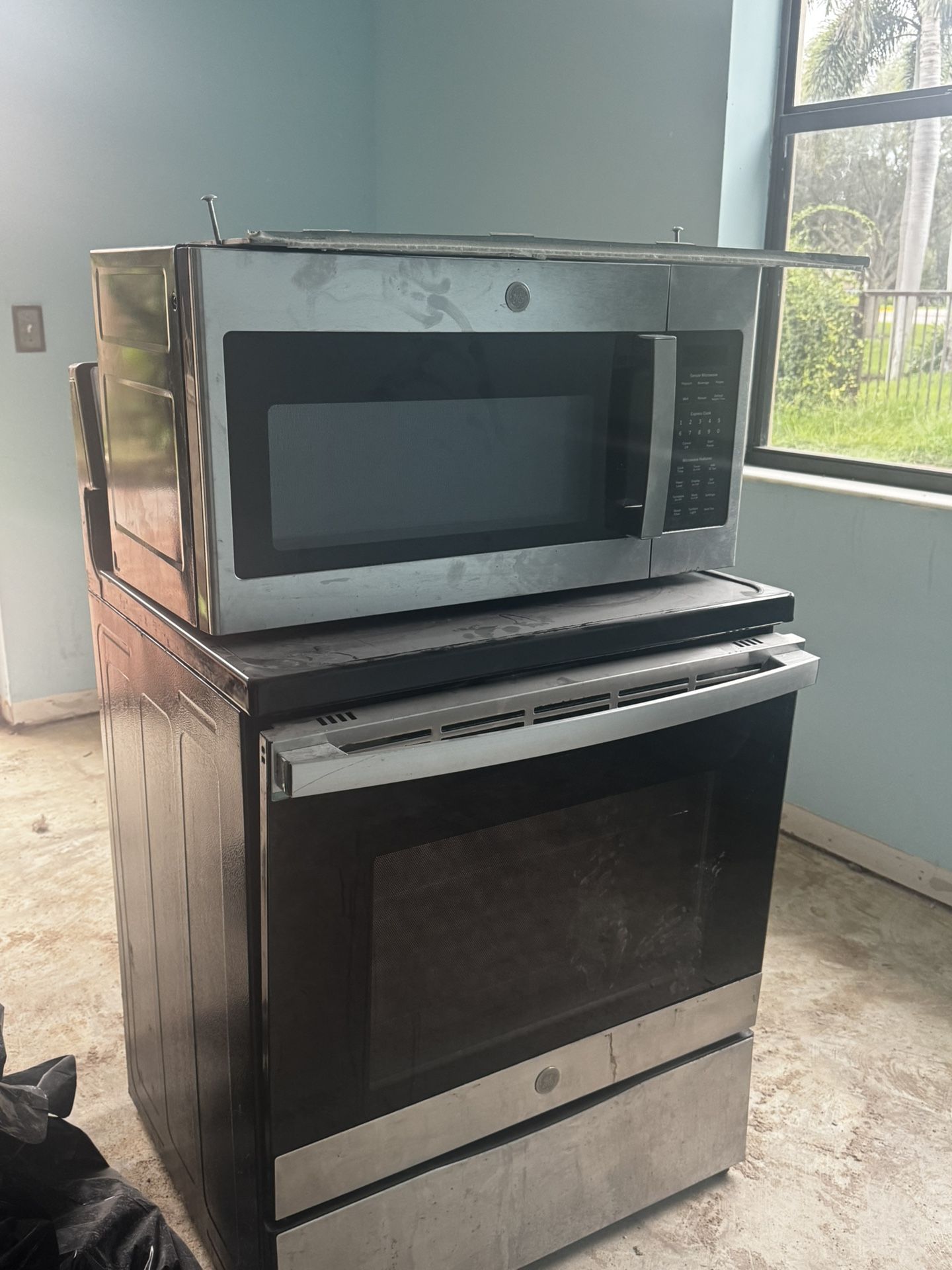 Stove And Microwave