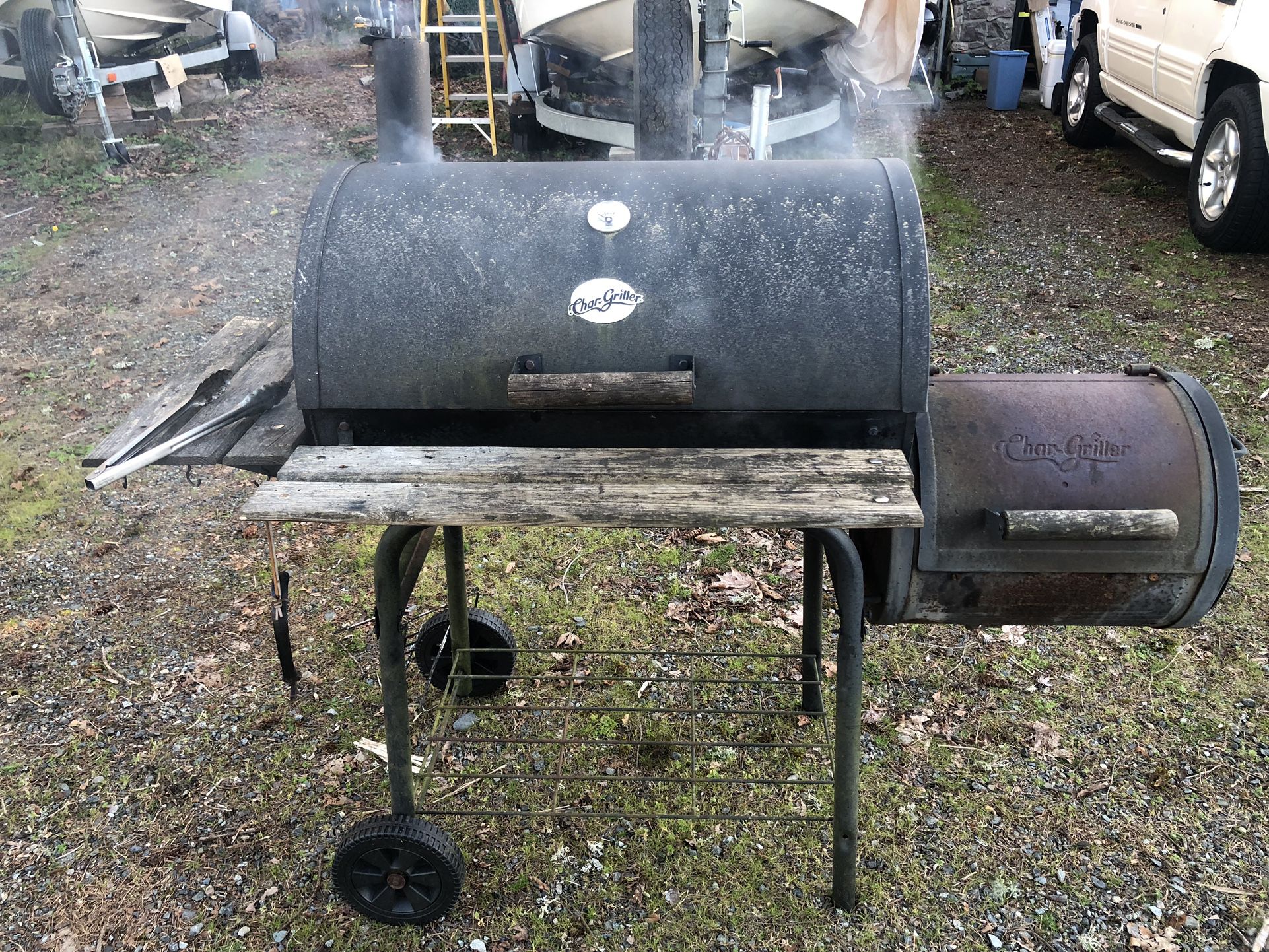 Char-Griller Deluxe Charcoal BBQ with side fire smoker box
