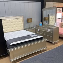 Queen Bedroom  Set ( No Mattress Included)💕