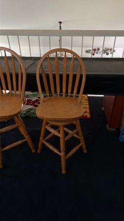 2 Wooden Swivel Bar Stools