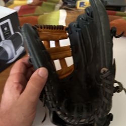 Baseball Glove 11.5 Inch A2000