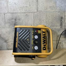 1 GALLON DEWALT AIR COMPRESSOR 
