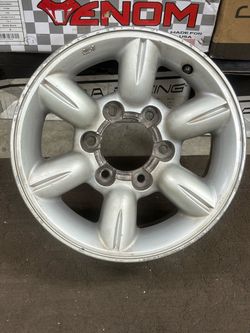 Nissan rim wheel 15 inch for old truck 6 lugs bolt pattern 5.50 inch 139.70 mm Only one rim