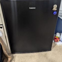 Mini Fridge 