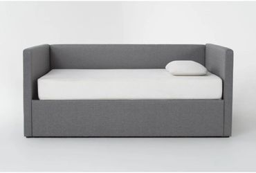 DAYBED W/TRUNDLE LIKE NEW!!!