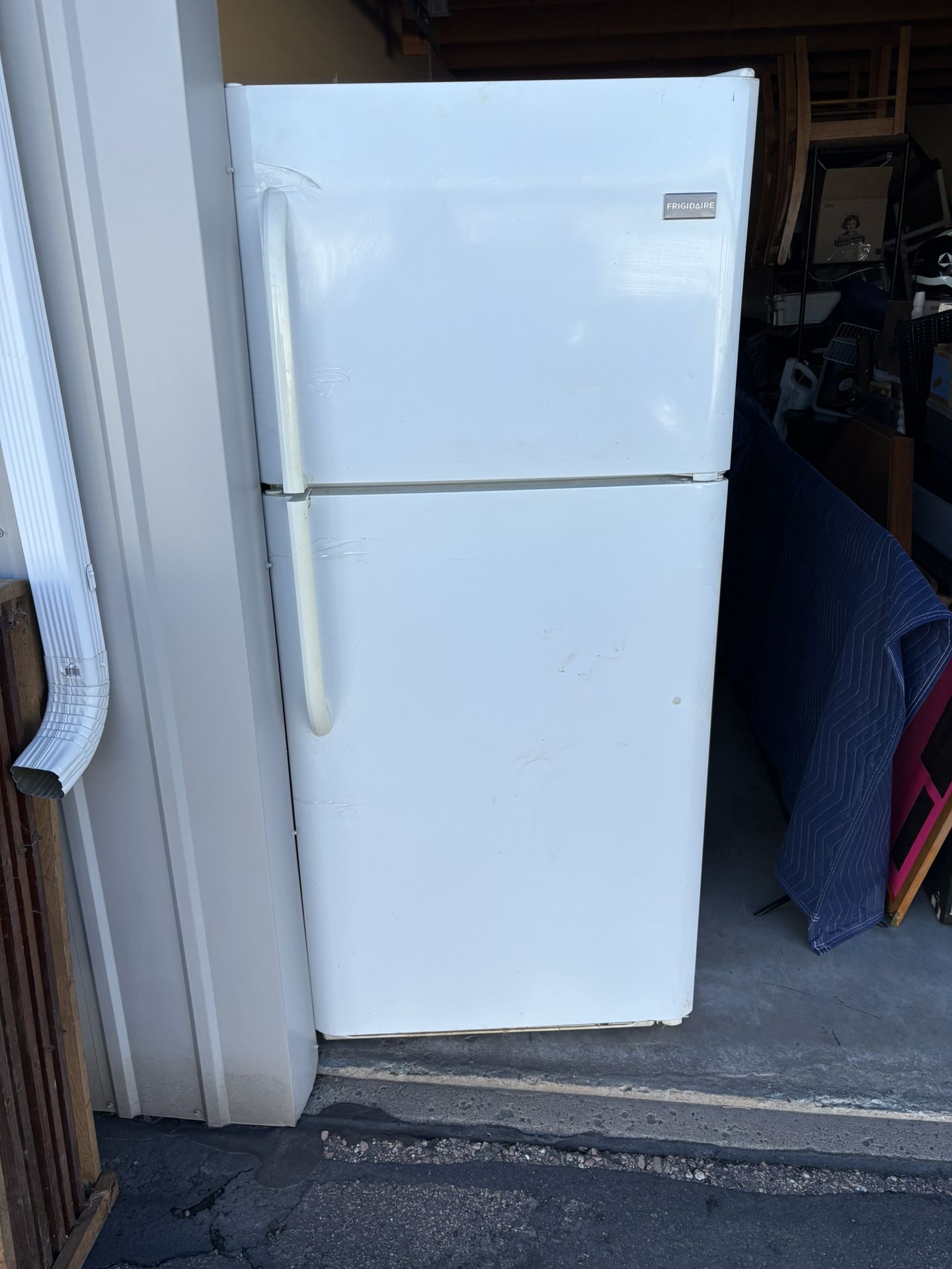 Frigidaire Ice- Maker Refrigerator