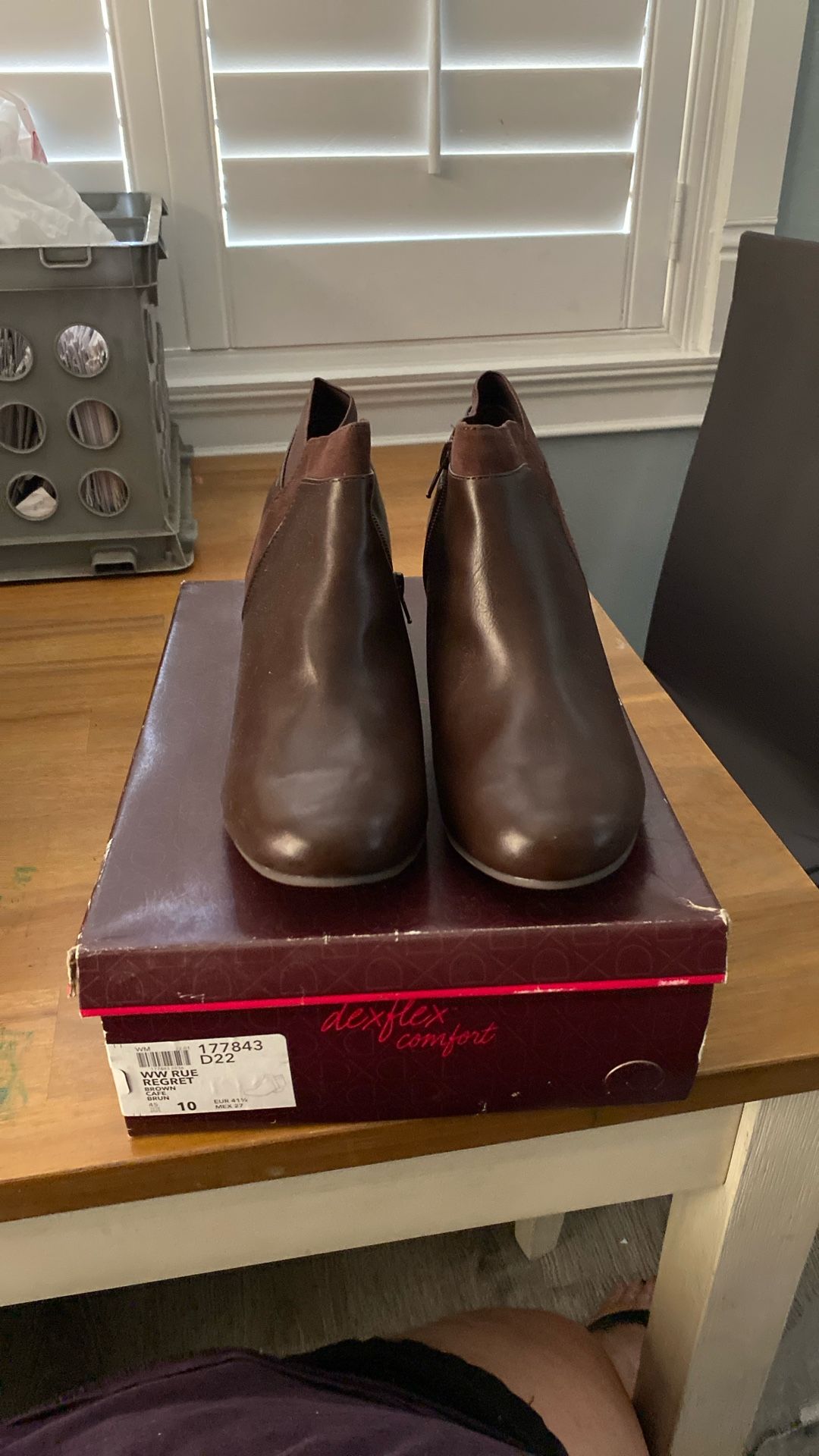 Woman’s Low Boots