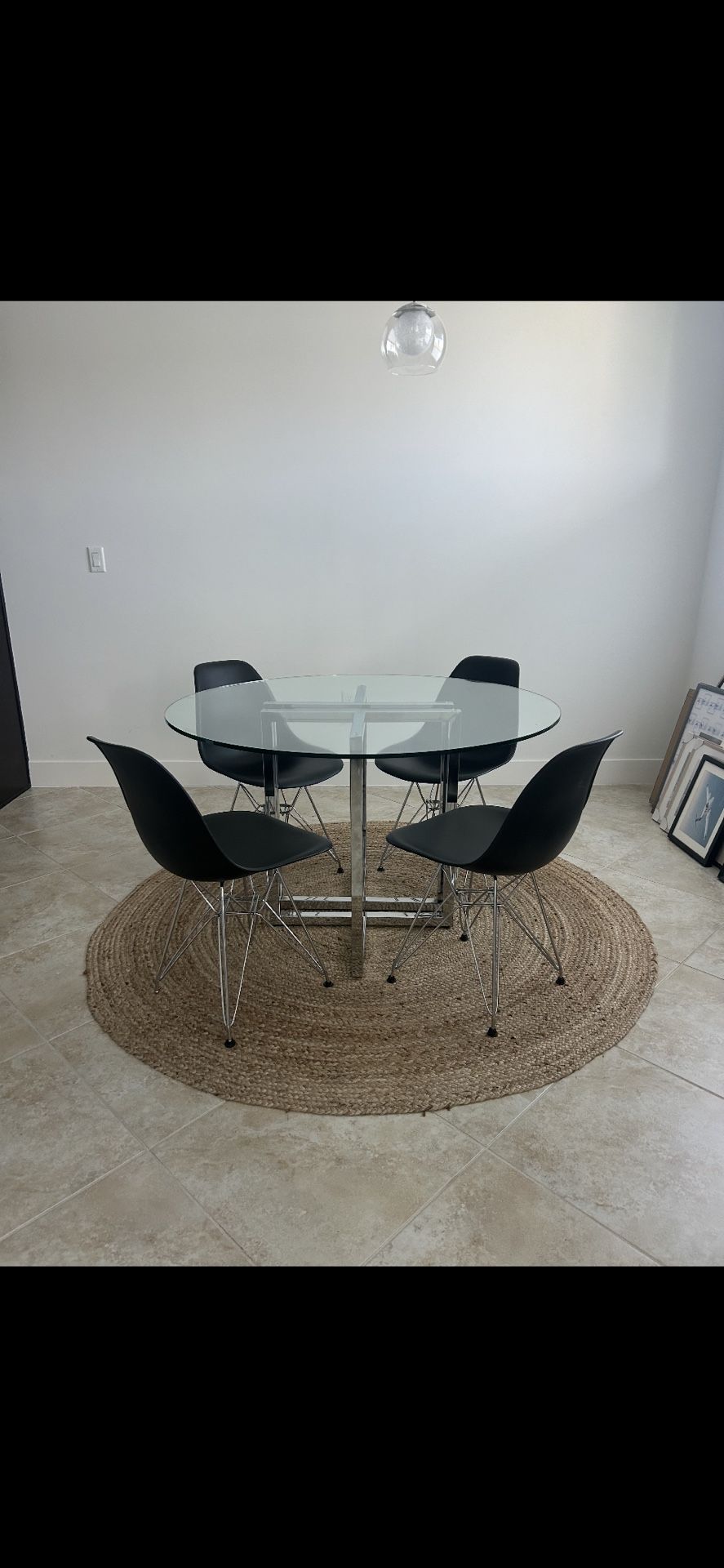 Dinette Set With Rug
