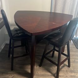 Dining room Table And Chairs
