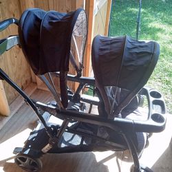 2 Strollers And A Car Seat .75 Each ..