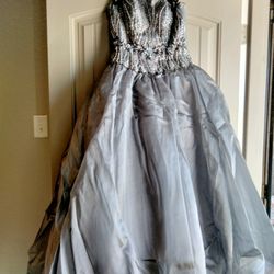 Prom Dress Size 8 Asking 175.00 Or Make Offer