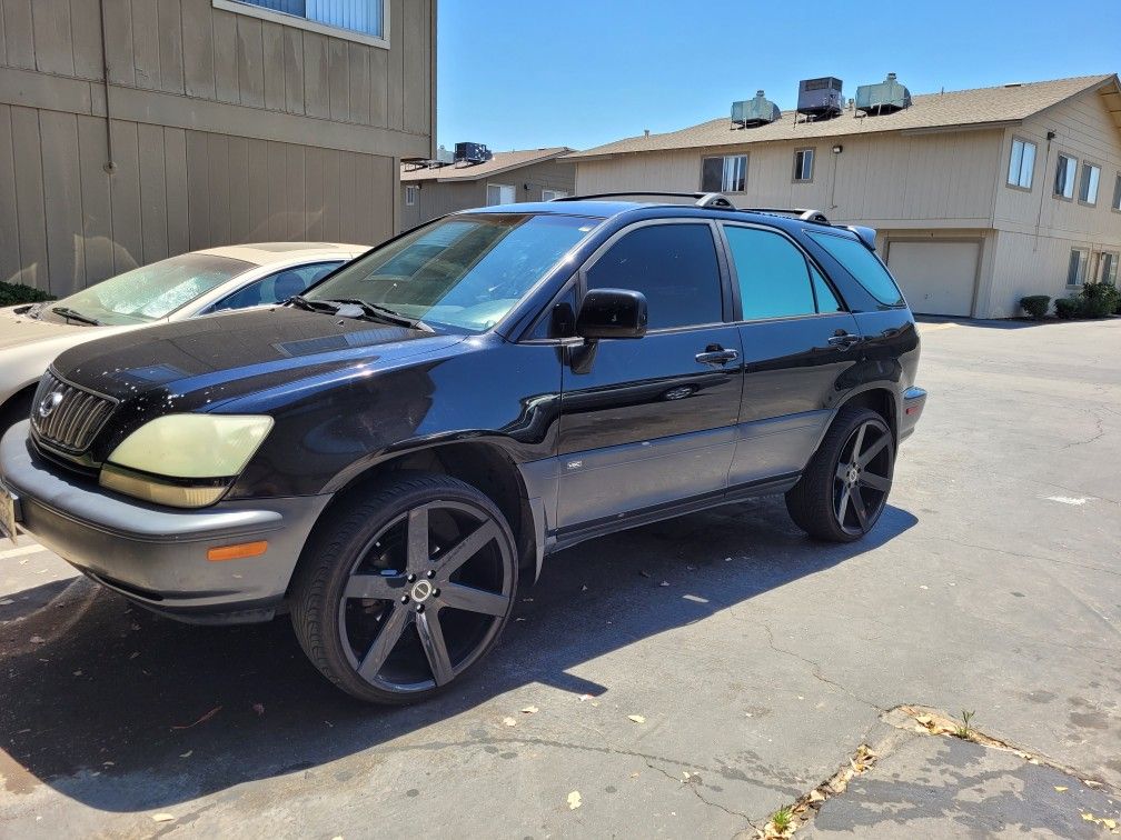 2001 Lexus Rx 300 for Sale in Madera, CA - OfferUp