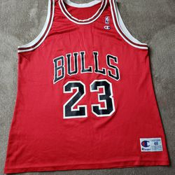 PRE-OWNED!! Vintage Chicago Bulls Micheal Jordan #23 Champion Jersey Size XL... $75