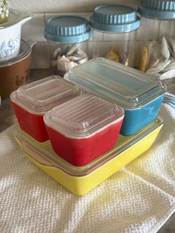 Pyrex Primary Colors Refrigerator Dish Set with Lids