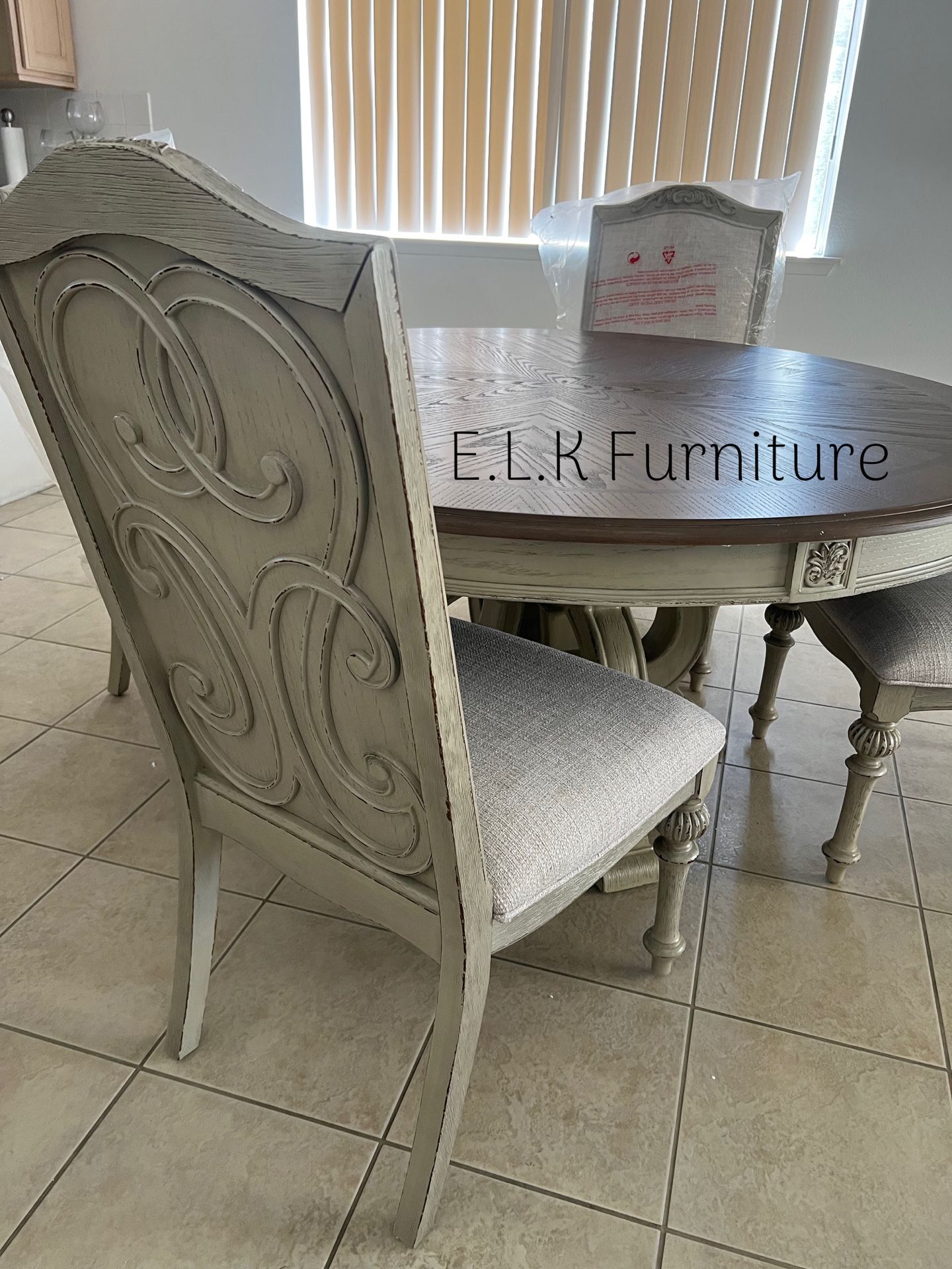 NEW 5PC ROUND TABLE SET