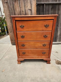 Project maple dresser for Sale in Manteca