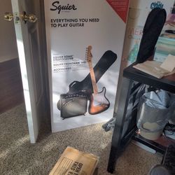 Fender Squier Sonic Stratocaster Beginner Kit With All Accessories