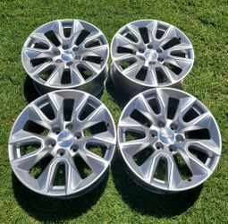 Chevy -OEM original rims 6 lugs 20x9in excellent condition 6x139.7 (6x5.5) 6 lugs Stock 20's with TPS sensors Included Took them off my 2025 Silverad