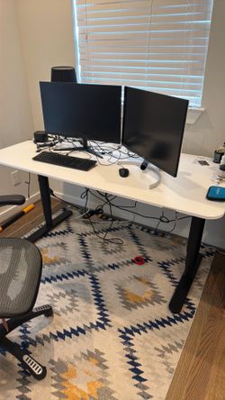 Adjustable desk