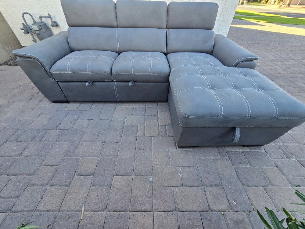 Sofa w/ Chaise Lounge w/ Storage 