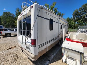 02 titanium 5th wheel 2 foldouts nice 👍 50% off
