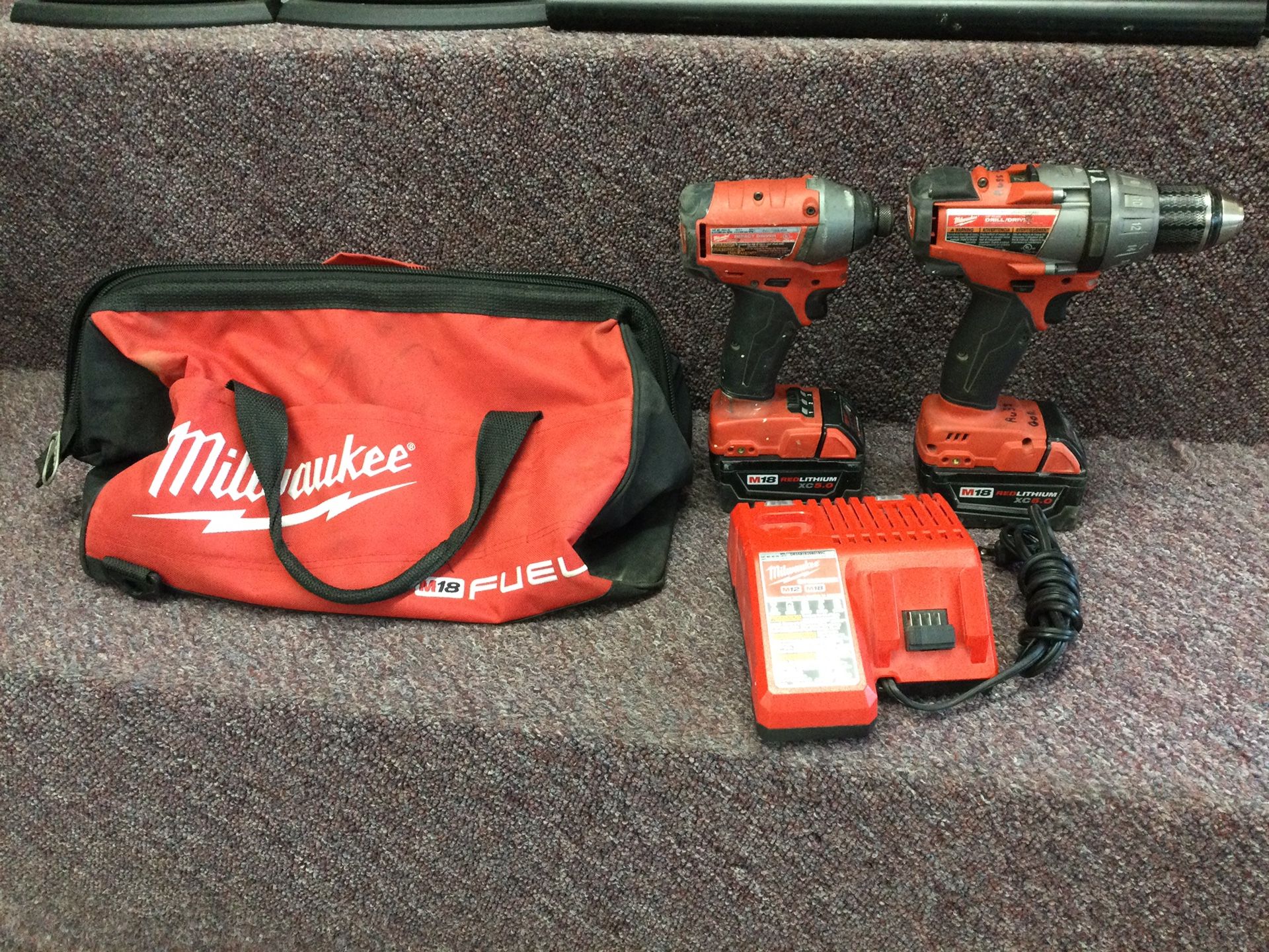 MILWAUKEE M18 FUEL BRUSHLESS CORDLESS 2-TOOL COMBO KIT 18V IMPACT DRIVER AND HAMMER DRILL
