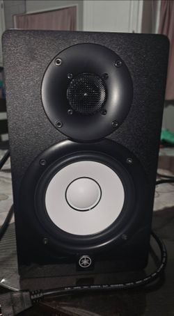 Yamaha Studio Monitor Speaker model hs5