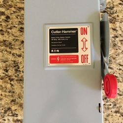 Switch Box with Fuses. Safety Switch Cutler-Hammer 30 Amp 600VAC/250VDC 3PST with Fuses