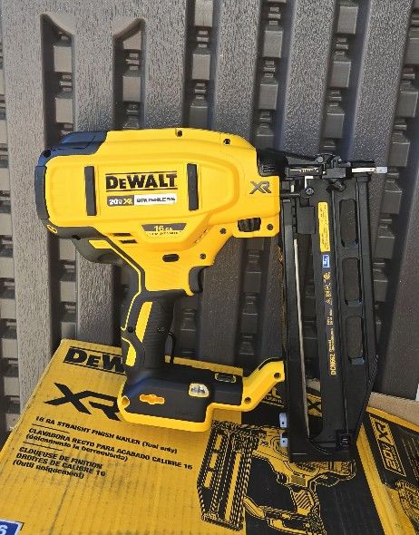 DEWALT
20V MAX XR 16-Gauge Lithium-Ion Cordless Finish Nailer (Tool Only)