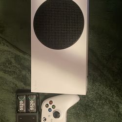 Xbox Series S With 900 Games