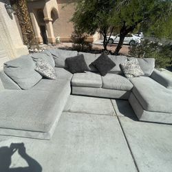 2 Piece Sectional w/chaise - Free Delivery!